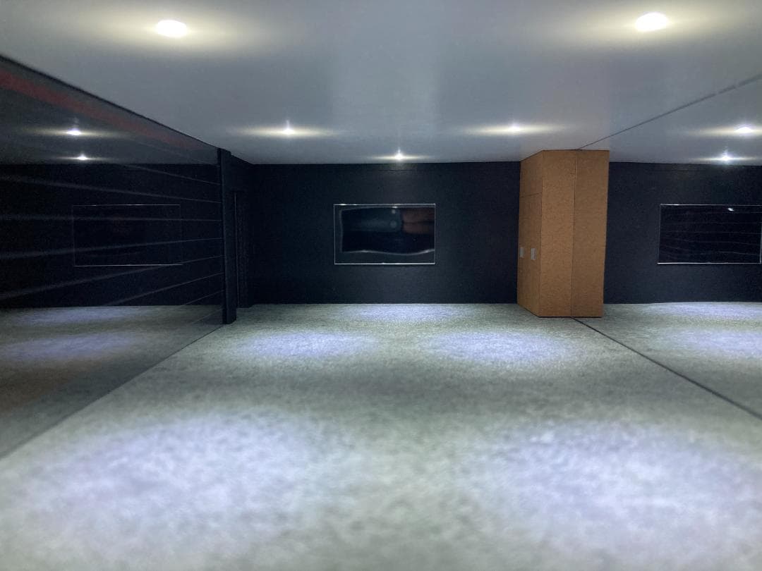 ミニカー用ジオラマ：1/43 リビングタイプガレージ（窓＆クローゼット）