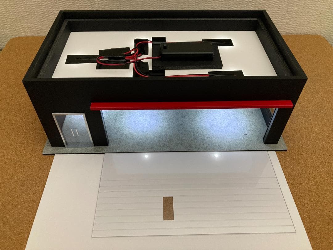 ミニカー用ジオラマ：1/43 リビングタイプガレージ（窓＆クローゼット）