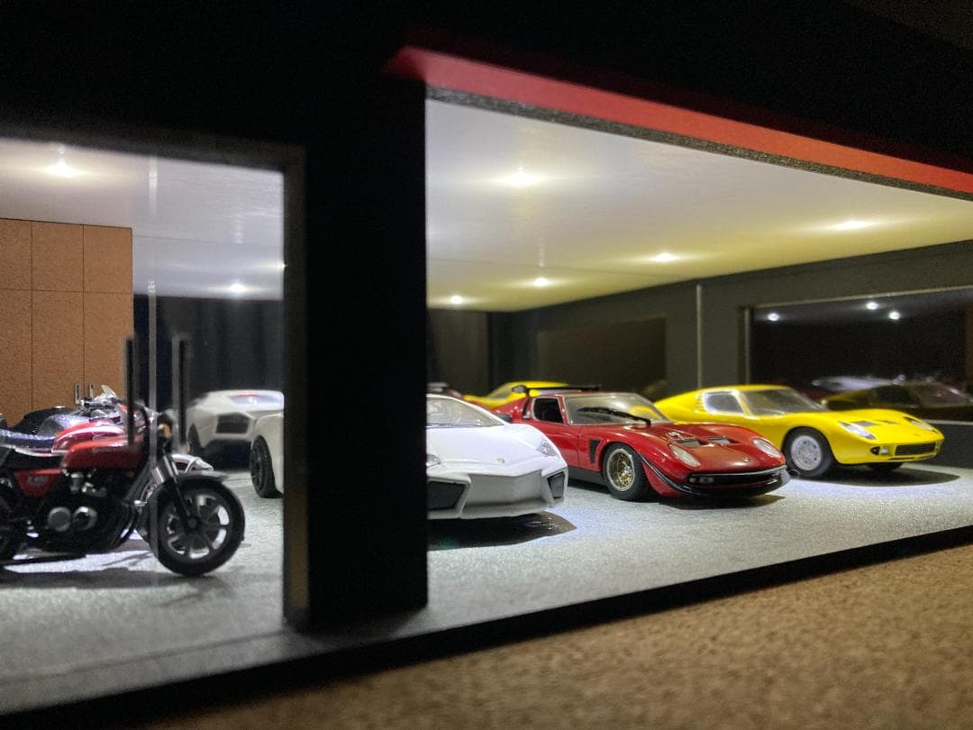 ミニカー用ジオラマ：1/43 リビングタイプガレージ（窓＆クローゼット）