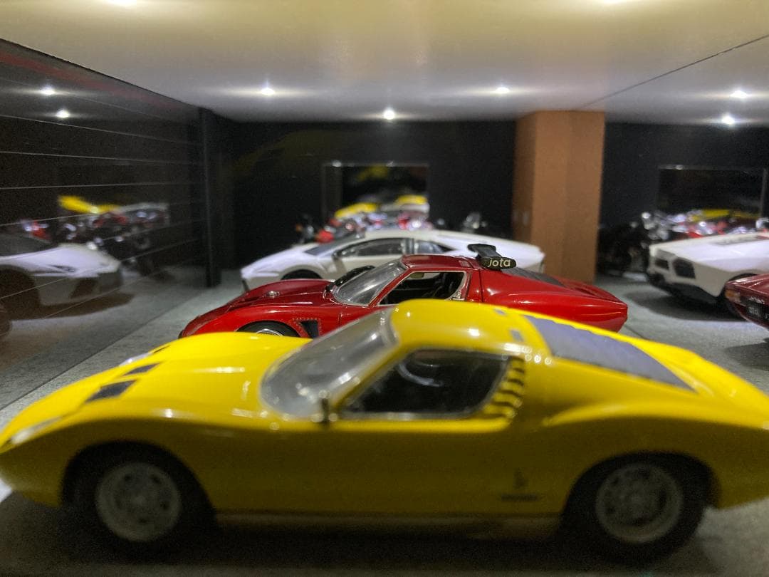 ミニカー用ジオラマ：1/43 リビングタイプガレージ（窓＆クローゼット）