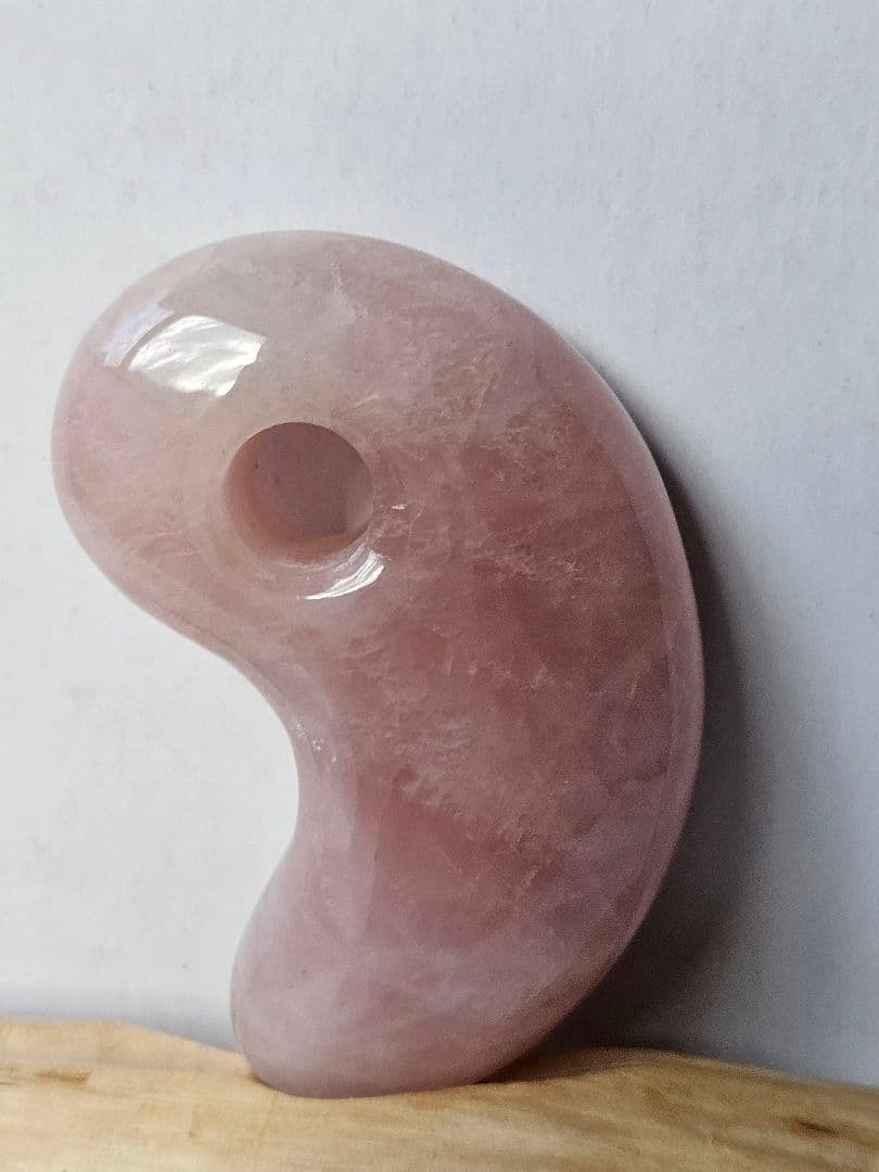 特大 ローズ クォーツ勾玉　　　　　Rossa Quartz