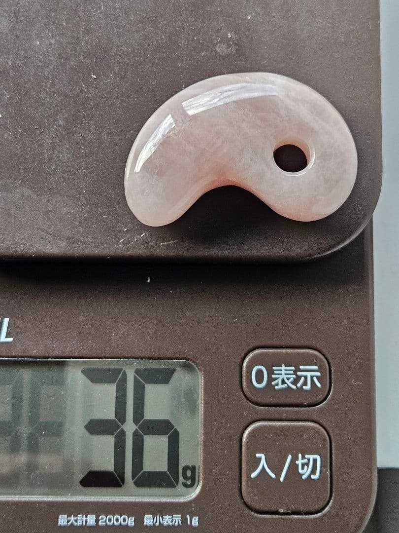 特大 ローズ クォーツ勾玉　　　　　Rossa Quartz