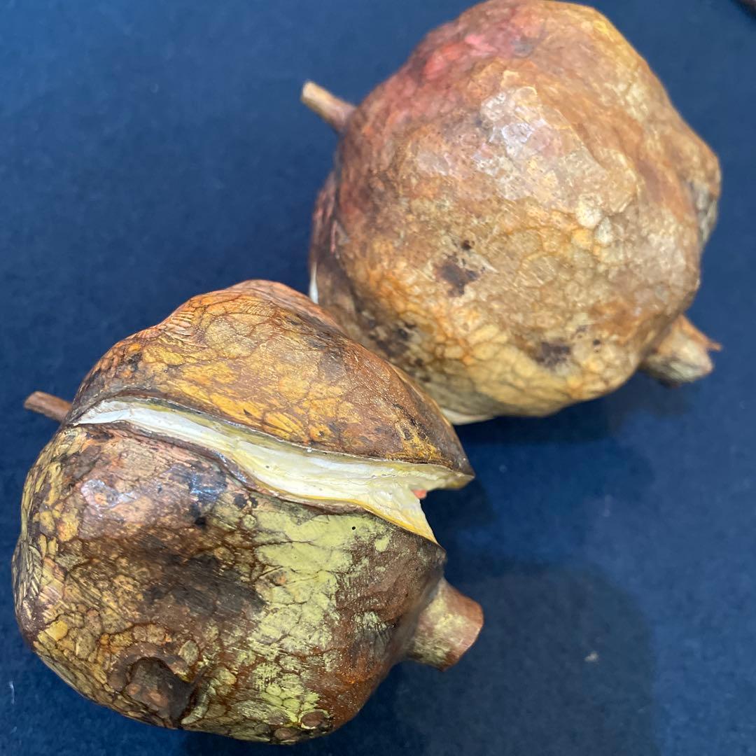 昭和14年吉日【岩田 祥光】(作)「筥崎宮 神木 木彫彩色 吉祥果」(柘榴)共箱