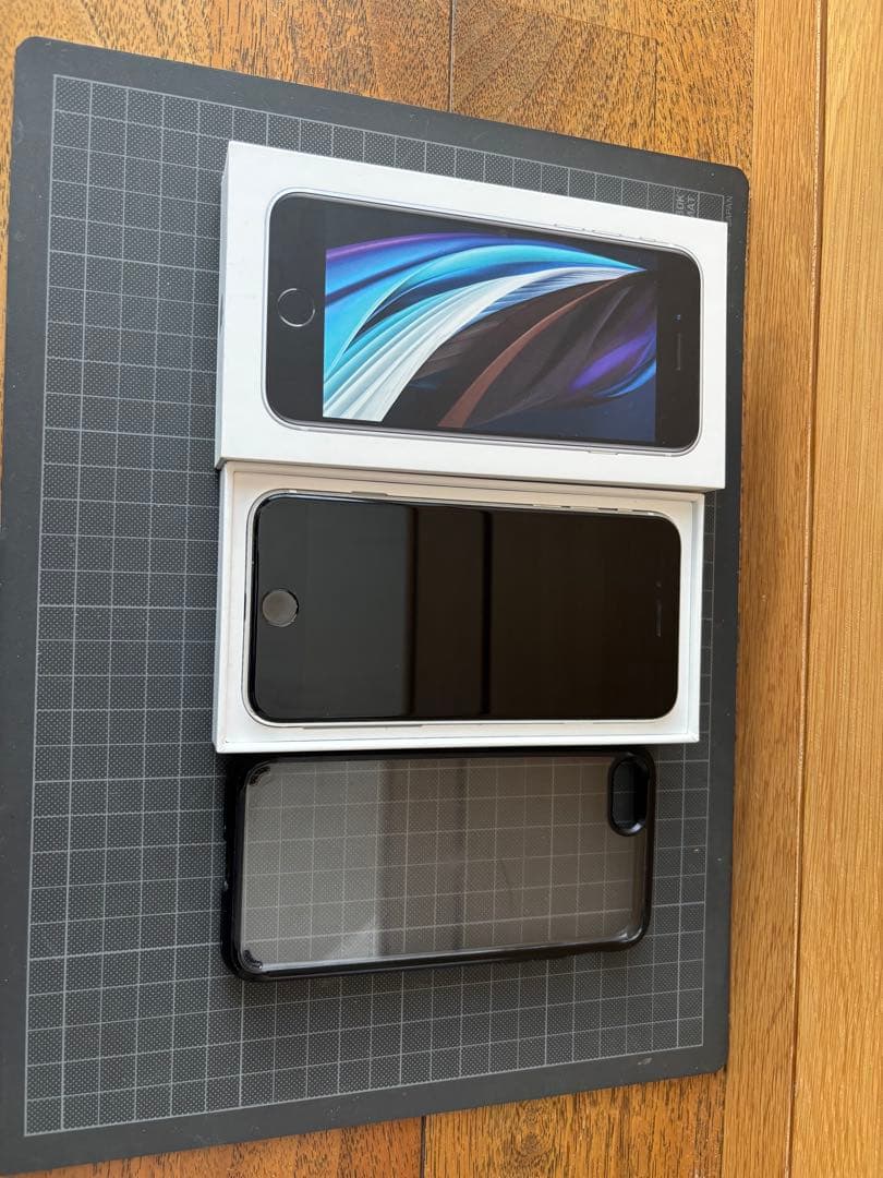 iPhone SE 128GB ホワイト SIMフリー　ケース付