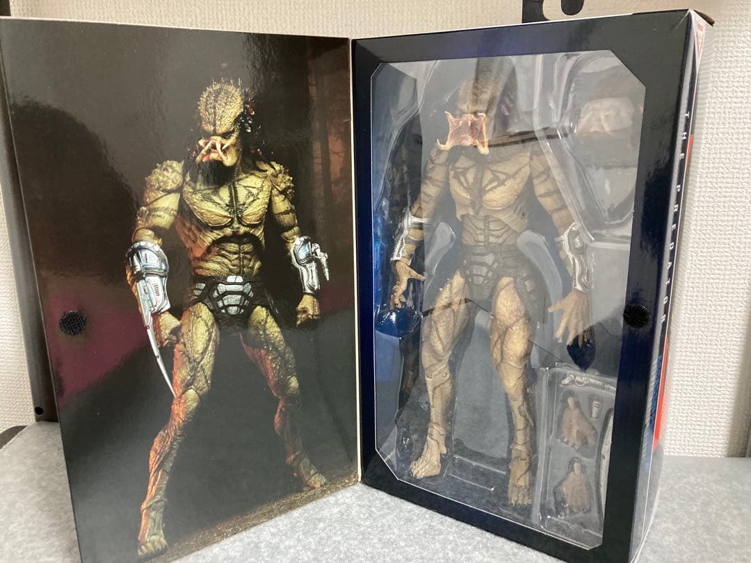 ネカ　NECA アンアーマード　アサシン　プレデター