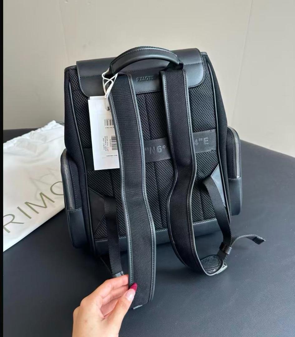 RIMOWA ブラックバックパック ストライプデザイン