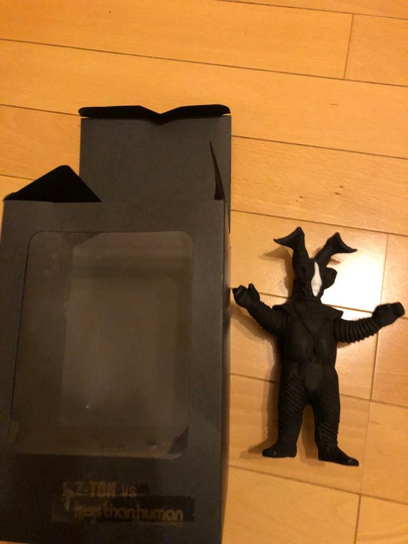 ゼットンvs less than human コラボフィギュア