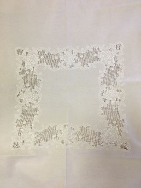 新品　刺繍テーブルクロス　ナプキン4枚