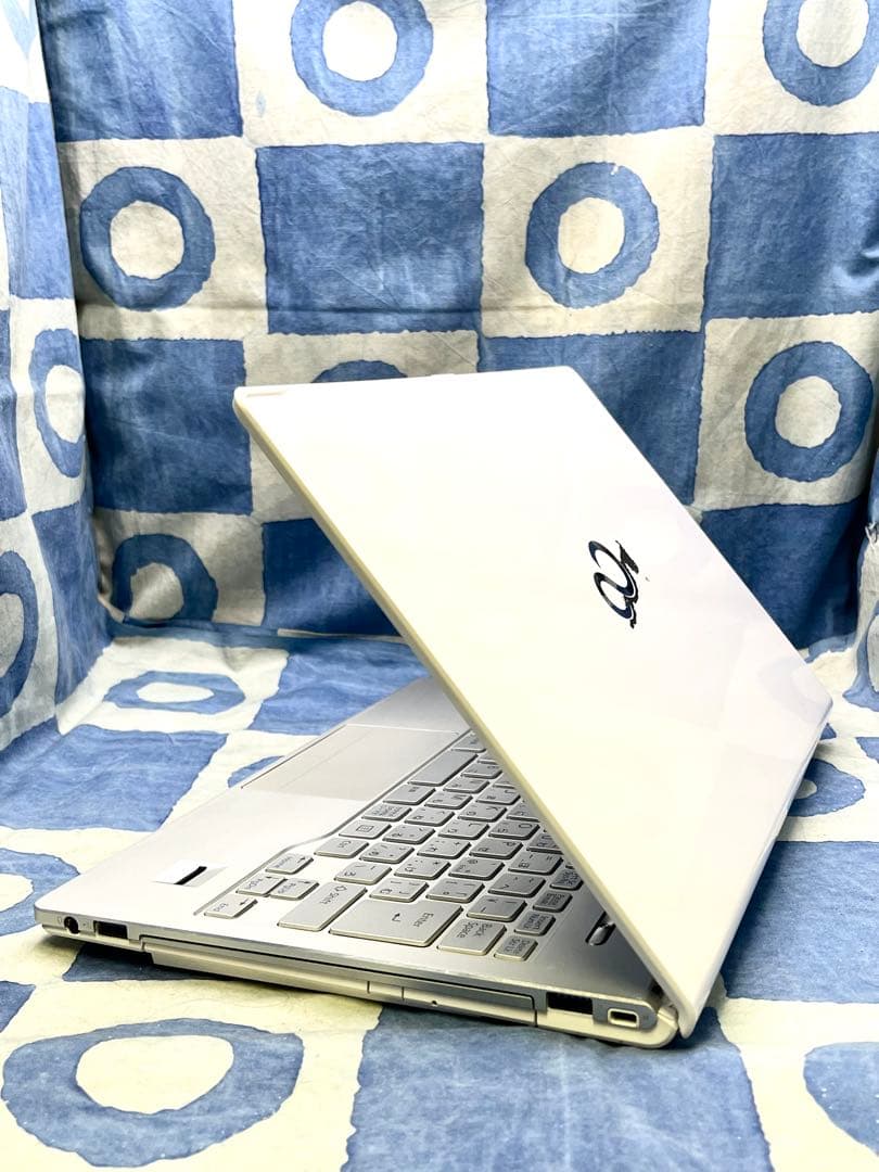 快適SSD☆i5☆お洒落シルバー×白ノートパソコン♪カメラ付！Windows11