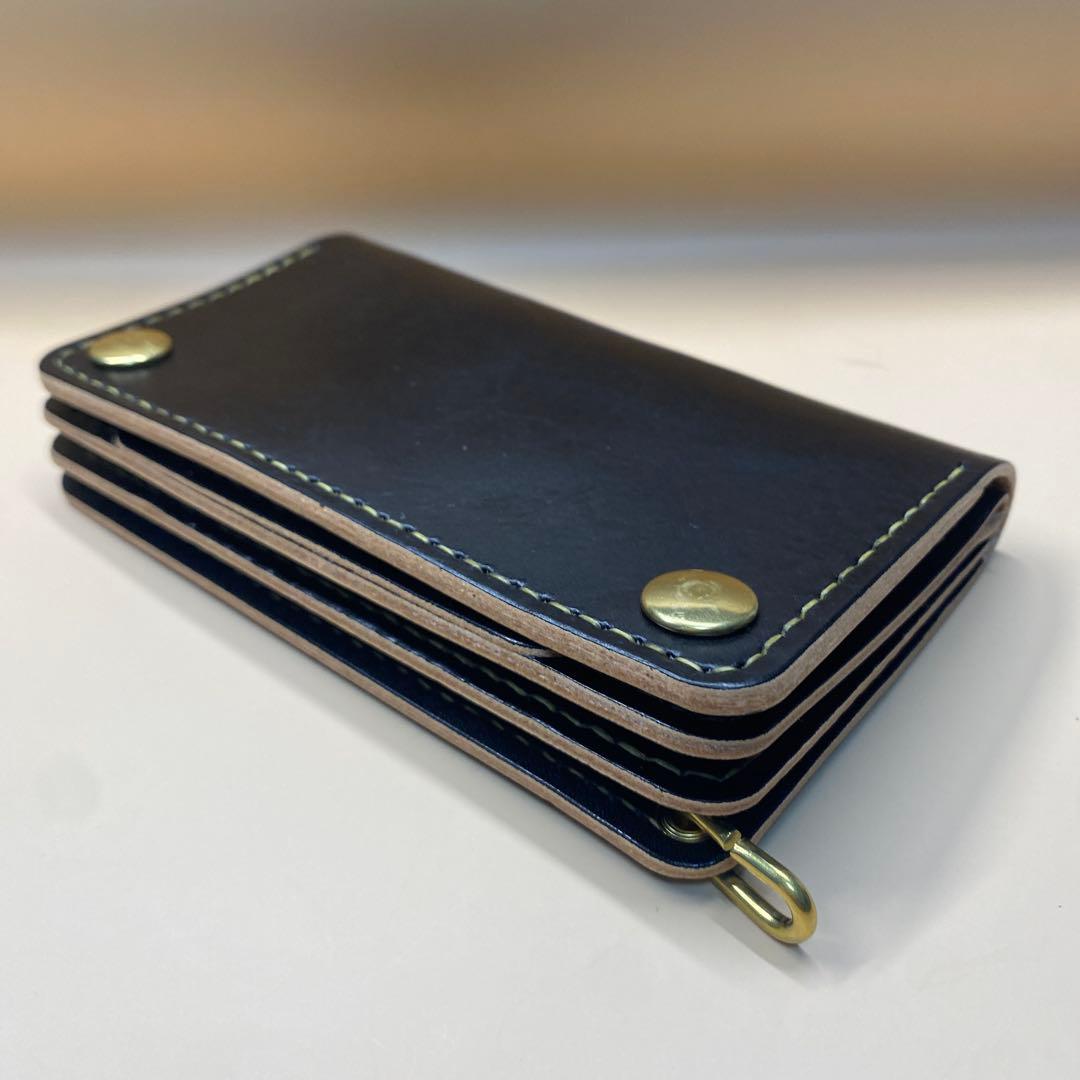 【無骨×上質】3層 丘染めブラック／ミドルトラッカーウォレットMTW