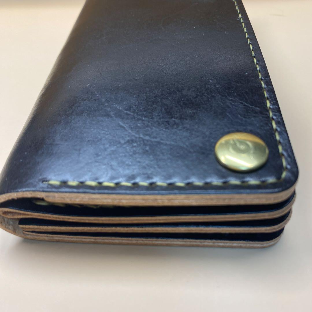 【無骨×上質】3層 丘染めブラック／ミドルトラッカーウォレットMTW