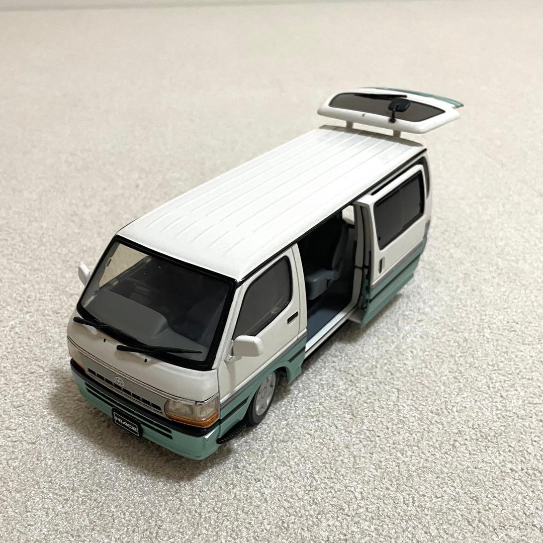 アオシマ　DISM 1/24 ハイエースバン100系中期型