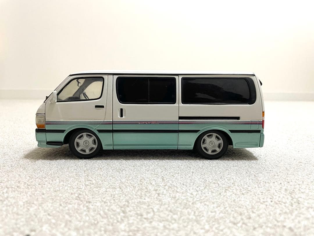 アオシマ　DISM 1/24 ハイエースバン100系中期型