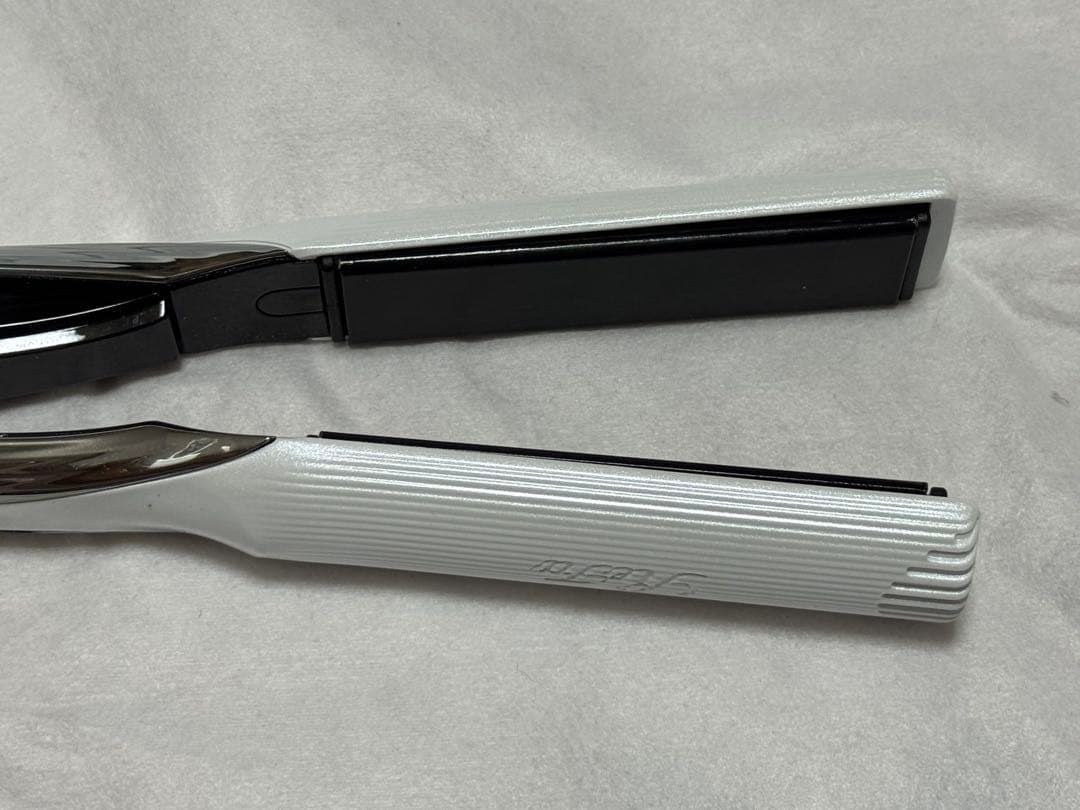 リファビューテック　ストレートアイロン 品番　RE-AC02A