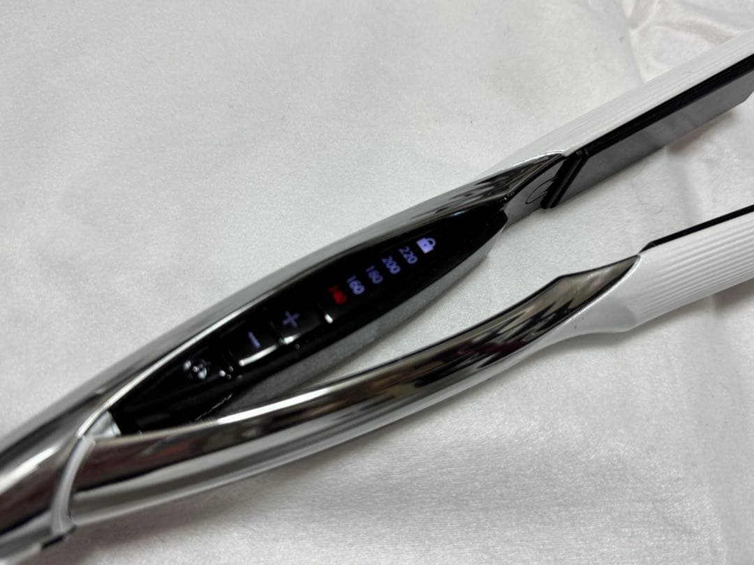 リファビューテック　ストレートアイロン 品番　RE-AC02A