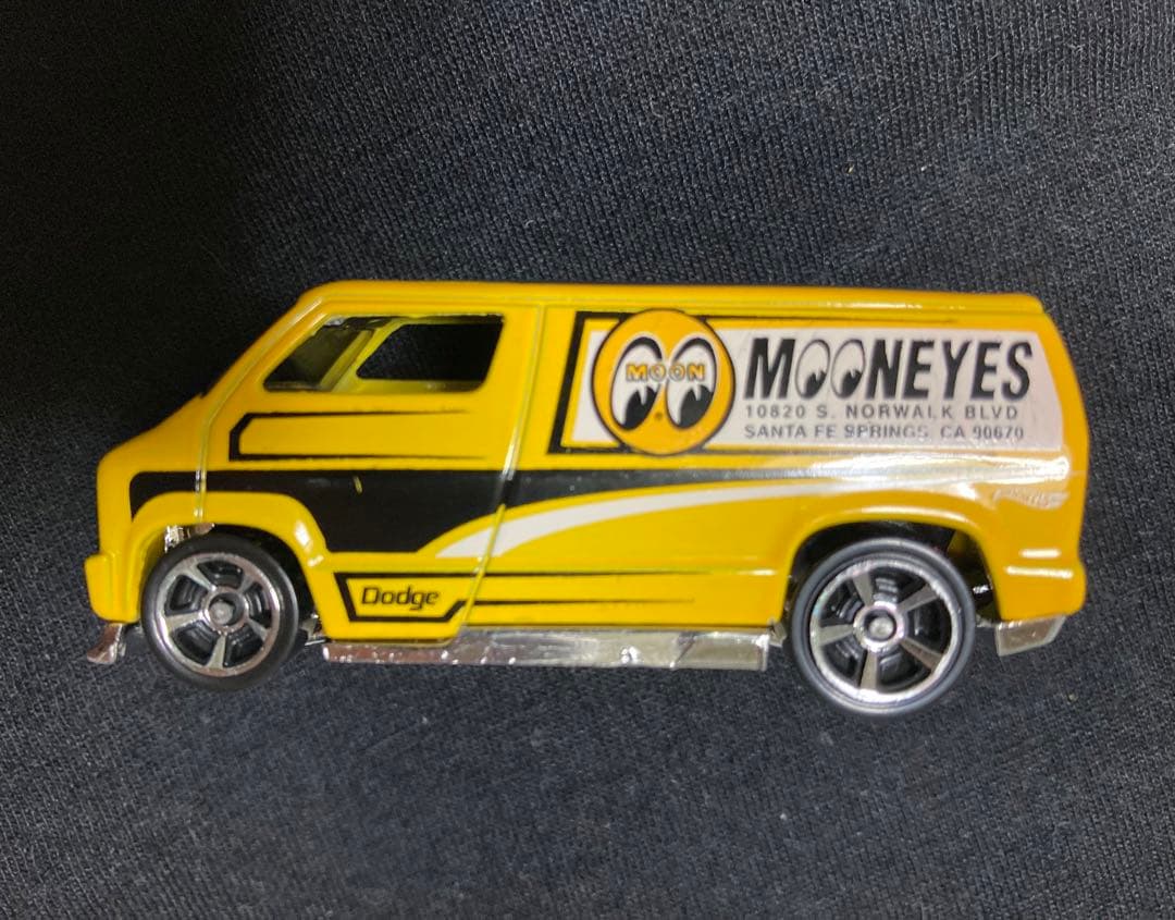 ホットウィール　カスタム’77ダッジバン　クールコンビ　[カスタム品]　タオル