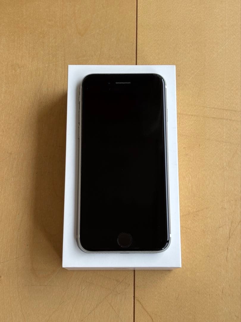 超美品✨iPhone SE (第2世代) 本体