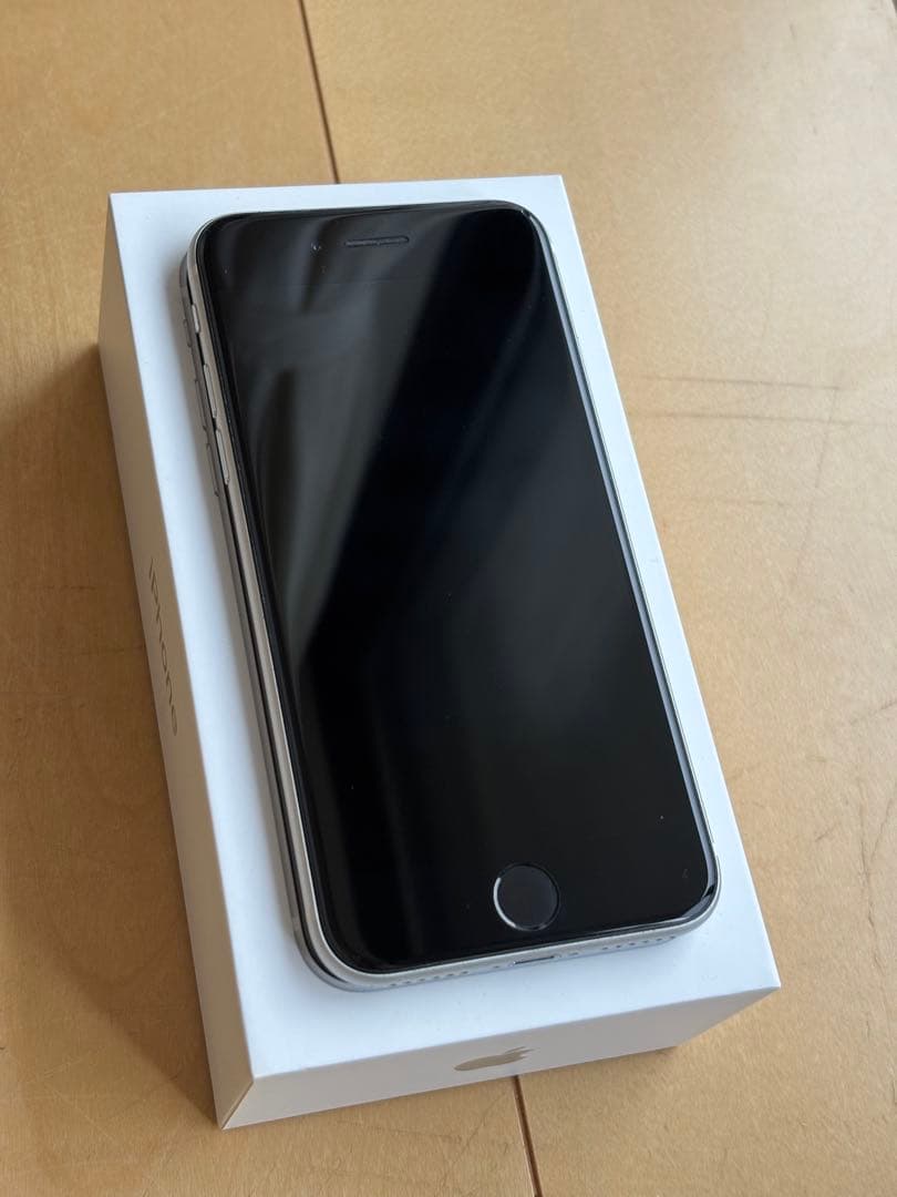 超美品✨iPhone SE (第2世代) 本体