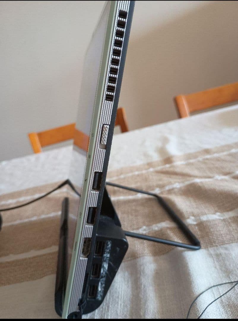 日本製タブレットPC 富士通 FMV Windows10