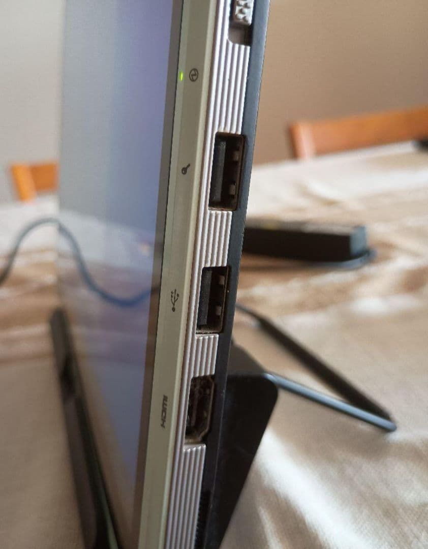 日本製タブレットPC 富士通 FMV Windows10