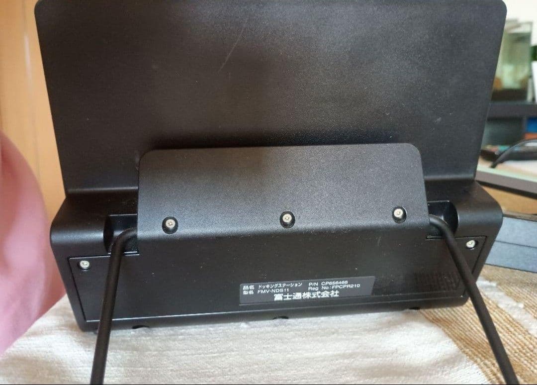 日本製タブレットPC 富士通 FMV Windows10