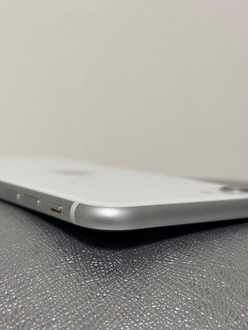 iPhone SE (第2世代) 64GB ホワイト バッテリー最大容量77%