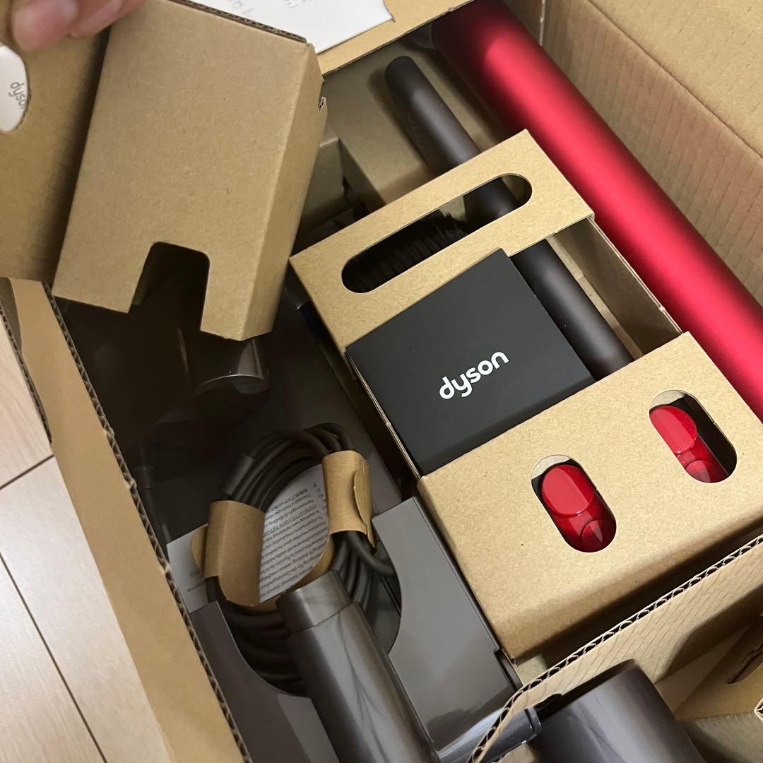 ✨ほぼ新品✨DysonV8 OriginコードレスクリーナーSV25 RD2