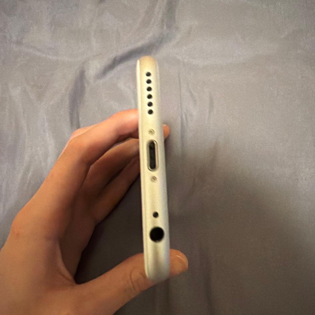極美品　Apple iPhone 6 64GBシルバー 本体　1-28