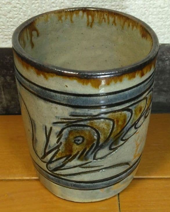 上作 人間国宝 金城次郎 海老筒碗(エビ2匹) 栞 共箱 美品 壷屋焼 筒茶碗