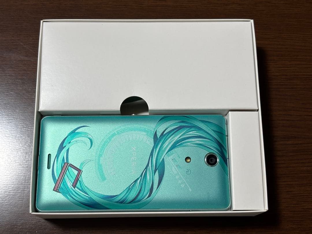 SONY Xperia 初音ミク SO-04E 動作確認済 やや傷汚れあり