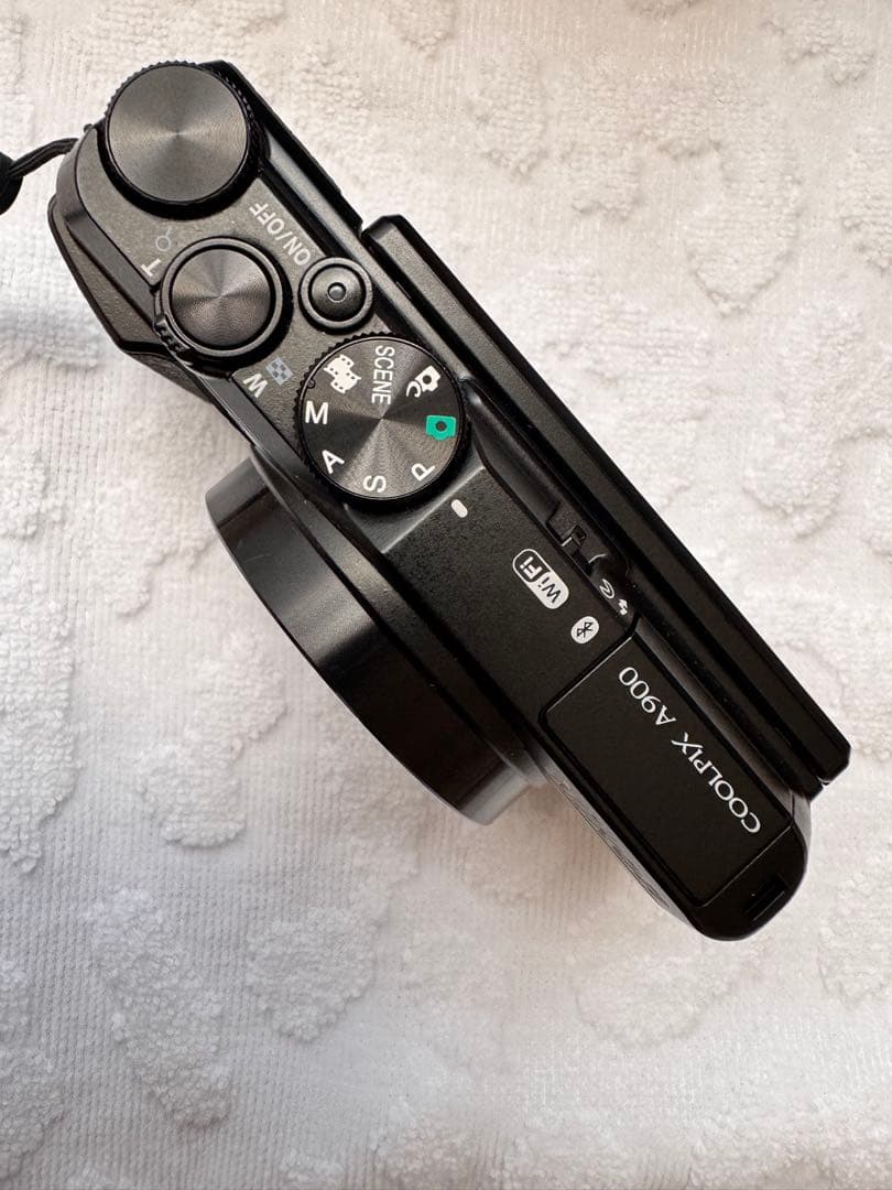Nikon COOLPIX A900 本体と付属品