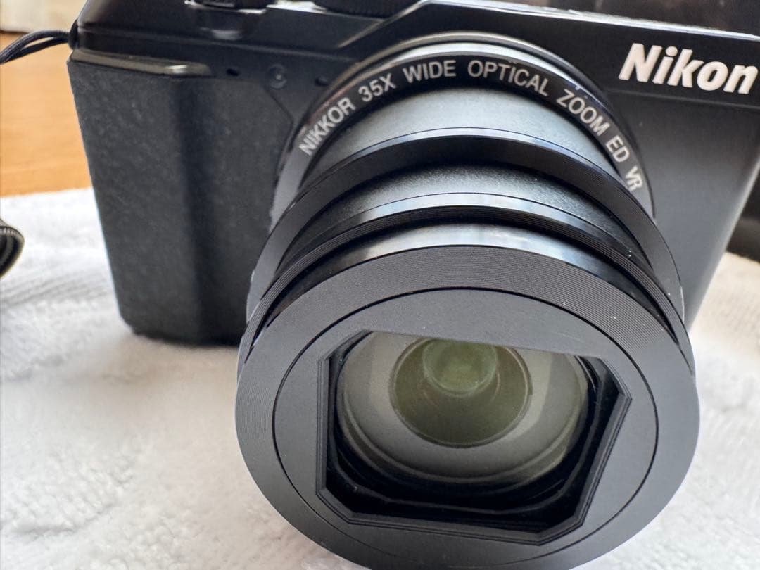 Nikon COOLPIX A900 本体と付属品
