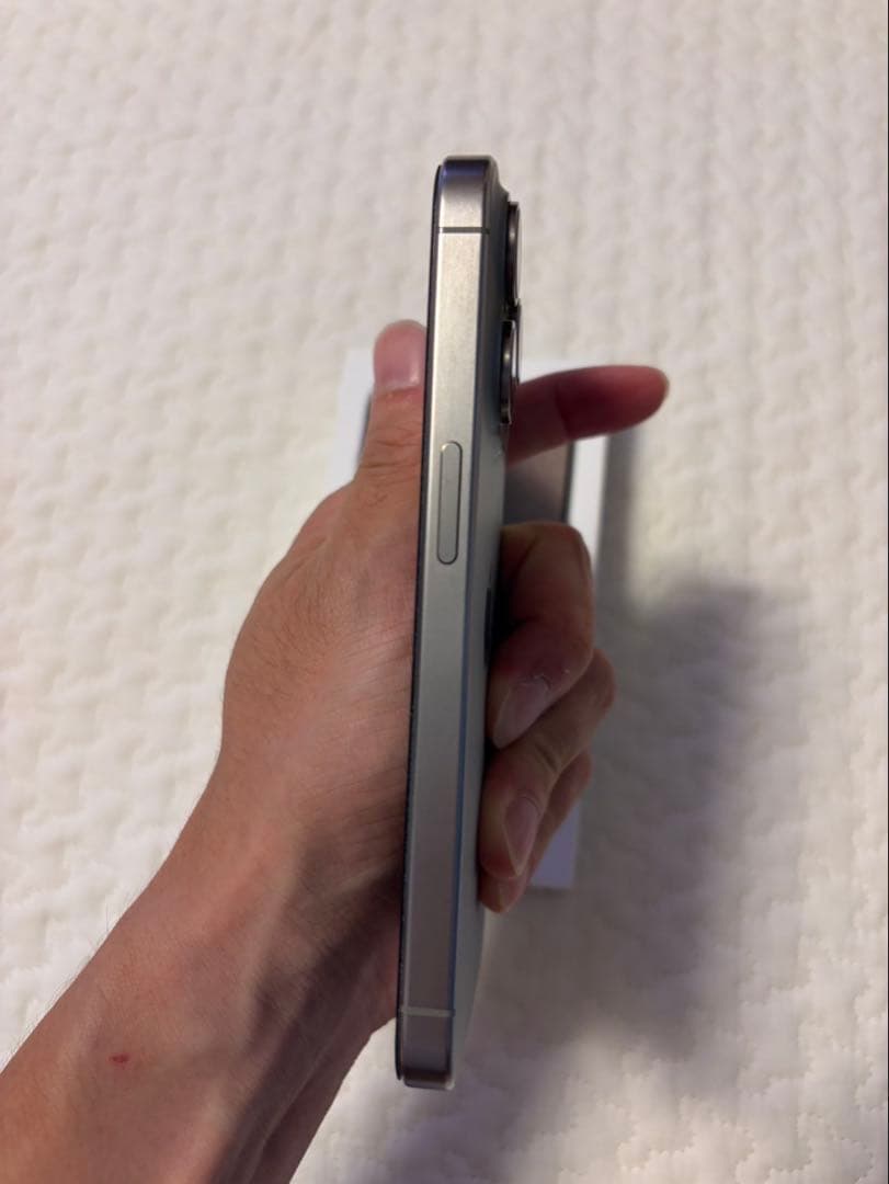 Apple iPhone 15 Pro ナチュラルチタニウム 128GB 美品