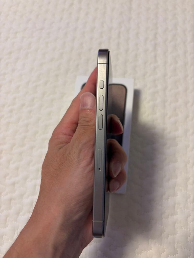 Apple iPhone 15 Pro ナチュラルチタニウム 128GB 美品