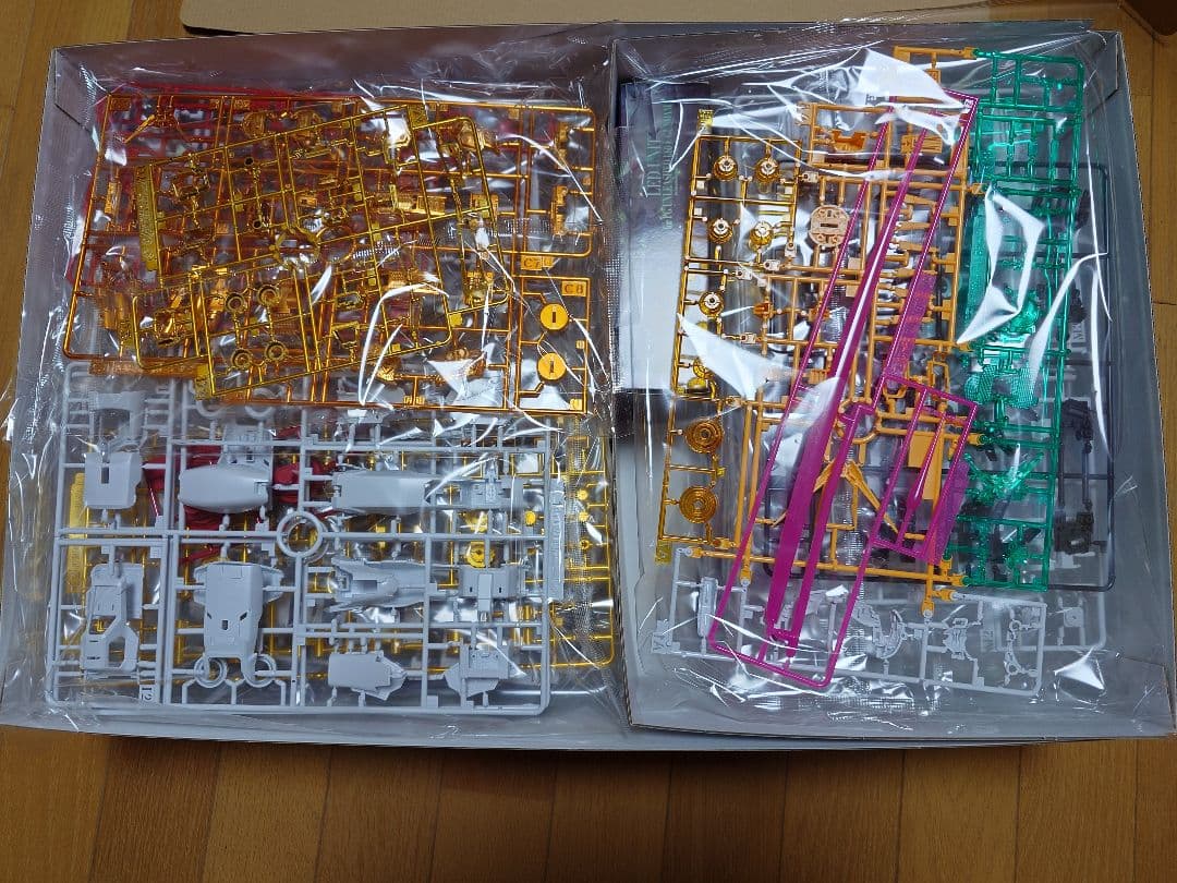【新品未開封】PG　UNLEASHED1/60νガンダム+LEDユニット