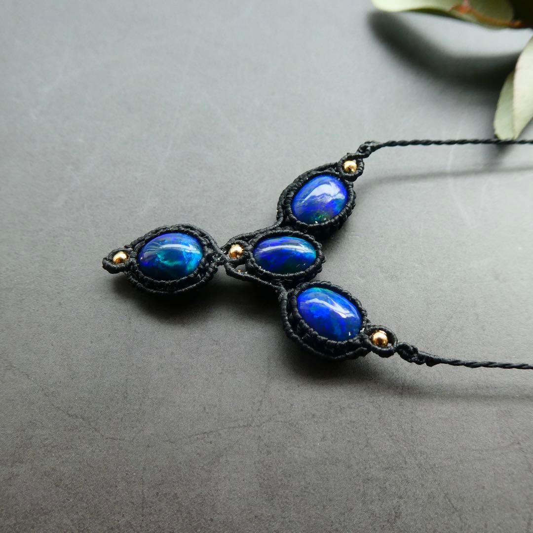 宝石質ブラックオパールのマクラメネックレス