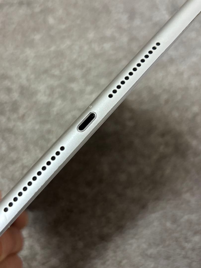 iPad 第7世代 32GB Cellular シルバー 訳あり バッテリー劣化