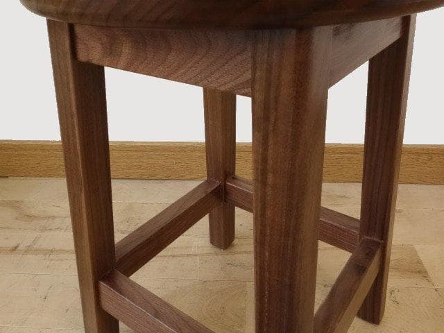 北海道手作り家具　ウォールナット材　スツールA