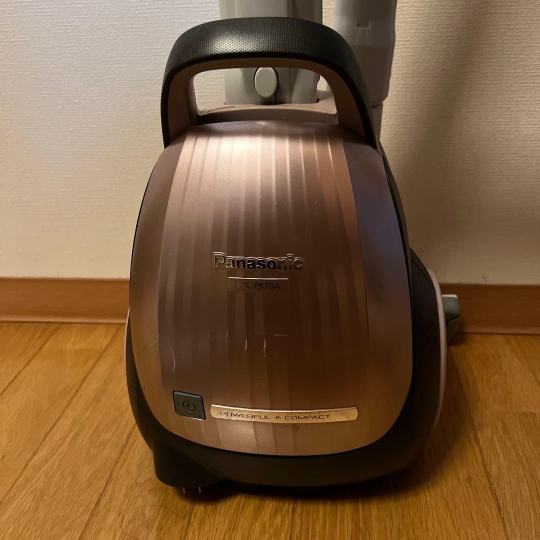 2018年製Panasonic 紙パック式掃除機 MC-PK19A-P