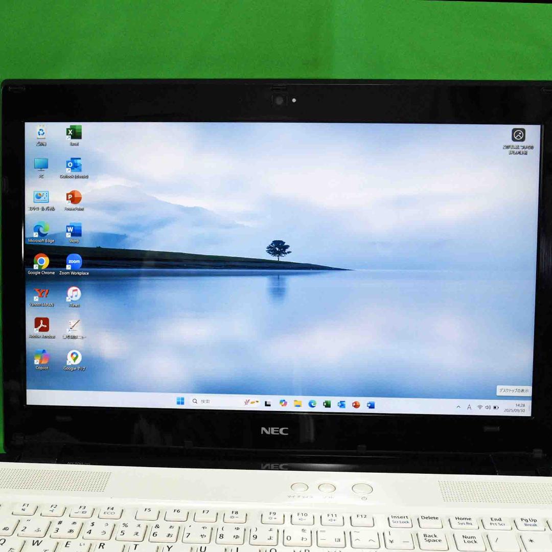 SSD搭載 すぐに使えるNEC LAVIE ノートPC　PC-NS700GAW