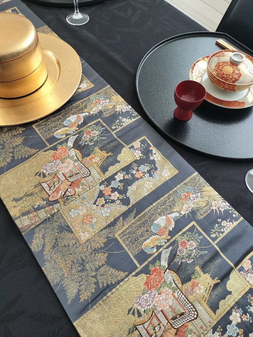 A879★逸品‼️豪華刺繍‼️テーブルランナー2m12cm