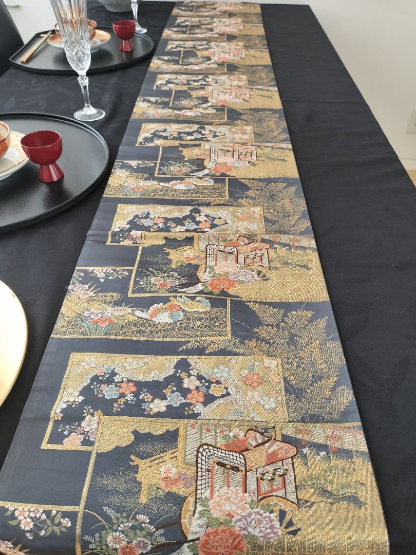 A879★逸品‼️豪華刺繍‼️テーブルランナー2m12cm