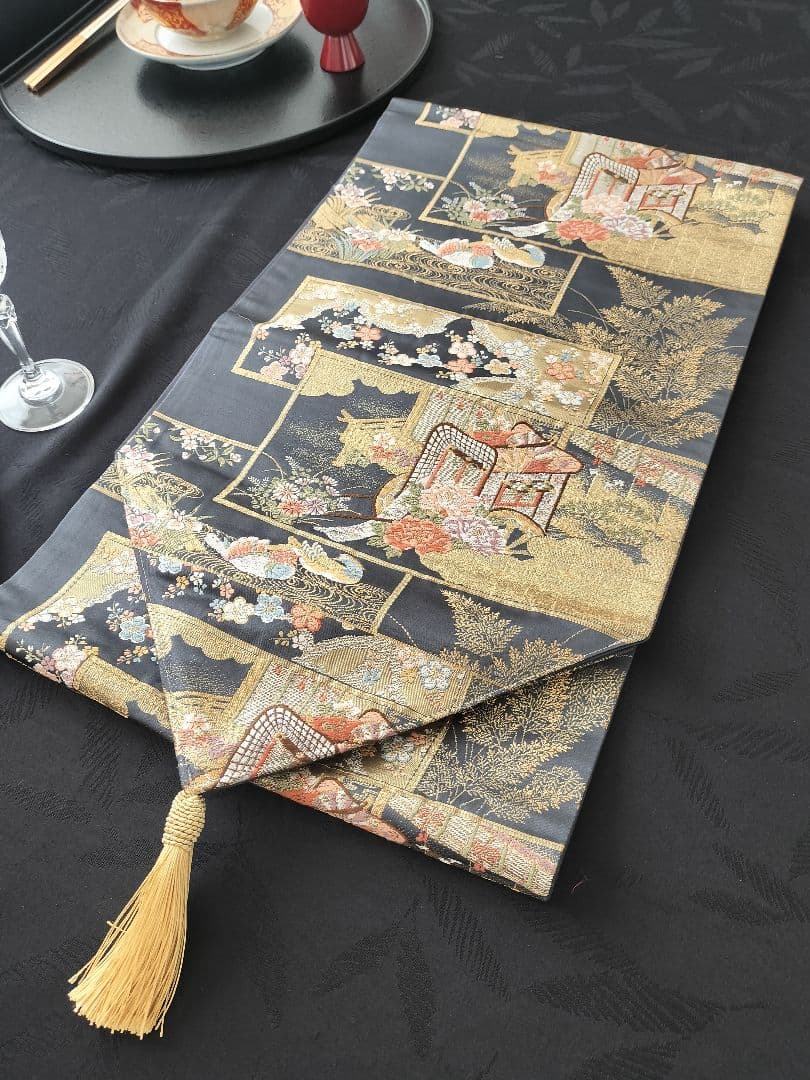 A879★逸品‼️豪華刺繍‼️テーブルランナー2m12cm