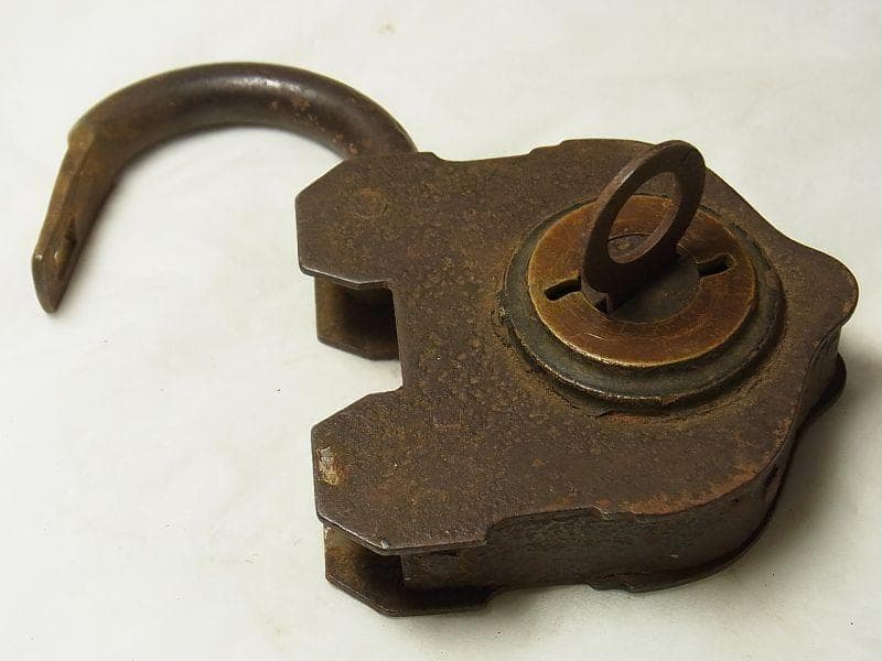 《p304》【１９０１年製】アメリカ WROUGHT社 アンティーク 南京錠