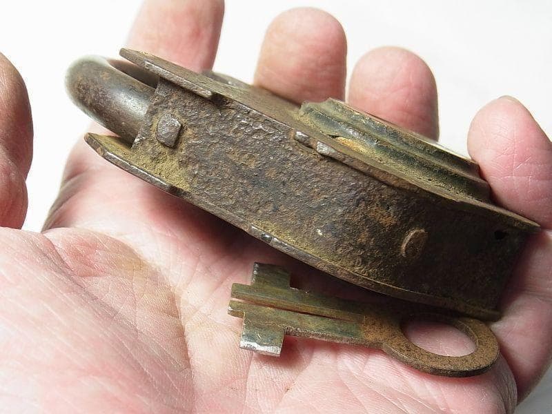 《p304》【１９０１年製】アメリカ WROUGHT社 アンティーク 南京錠