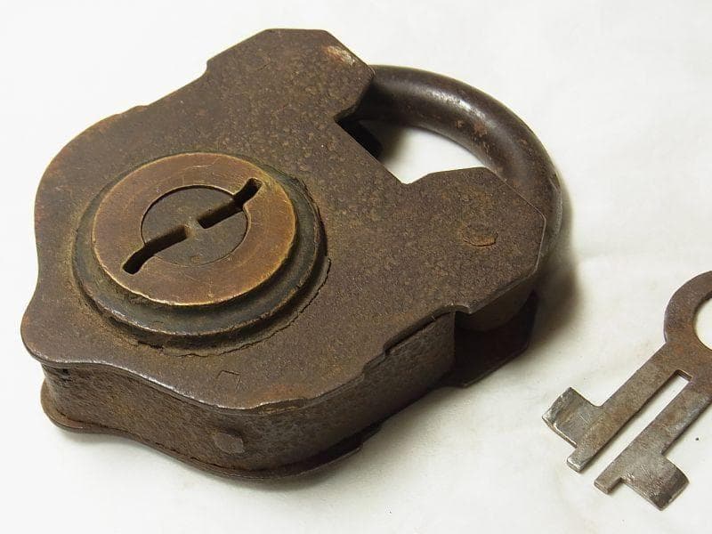 《p304》【１９０１年製】アメリカ WROUGHT社 アンティーク 南京錠