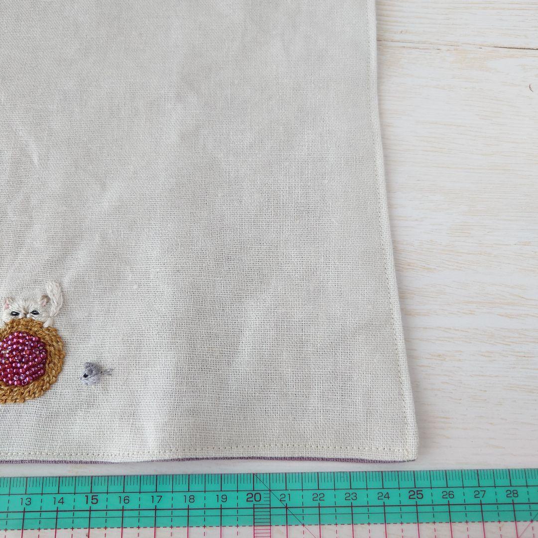 手刺繍入リネンスクエアミニマット【猫とベリービスケット】