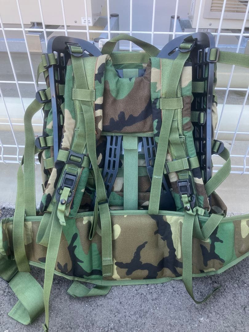 米軍MOLLE IIリュックシステムウッドランドカモ
