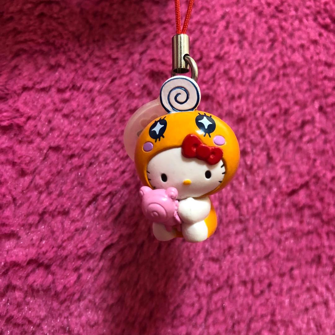 人気　たまごっち　なりきり　ハローキティ　めめっち キーホルダー　サンリオ