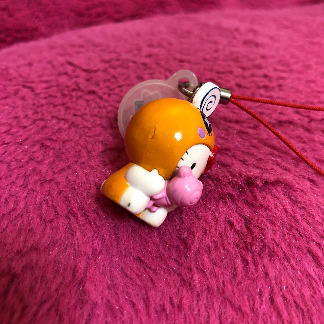 人気　たまごっち　なりきり　ハローキティ　めめっち キーホルダー　サンリオ
